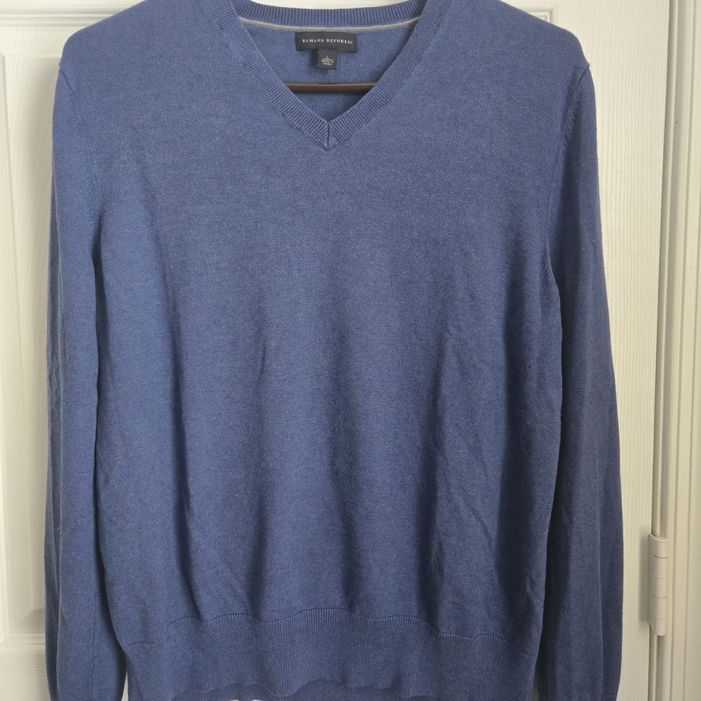Banana Republic Women's V-Neck Sweater in Blue